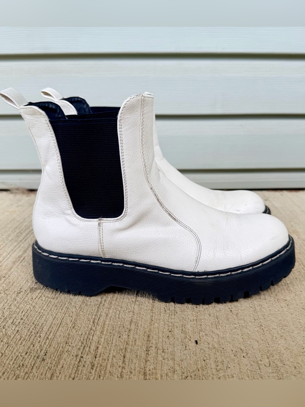Sincerely Jules white leather Chelsea ankle combat boots, women’s size 7.5